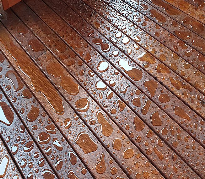 Rain on Freshly oiled Spotted Gum decking 3 days after oiling